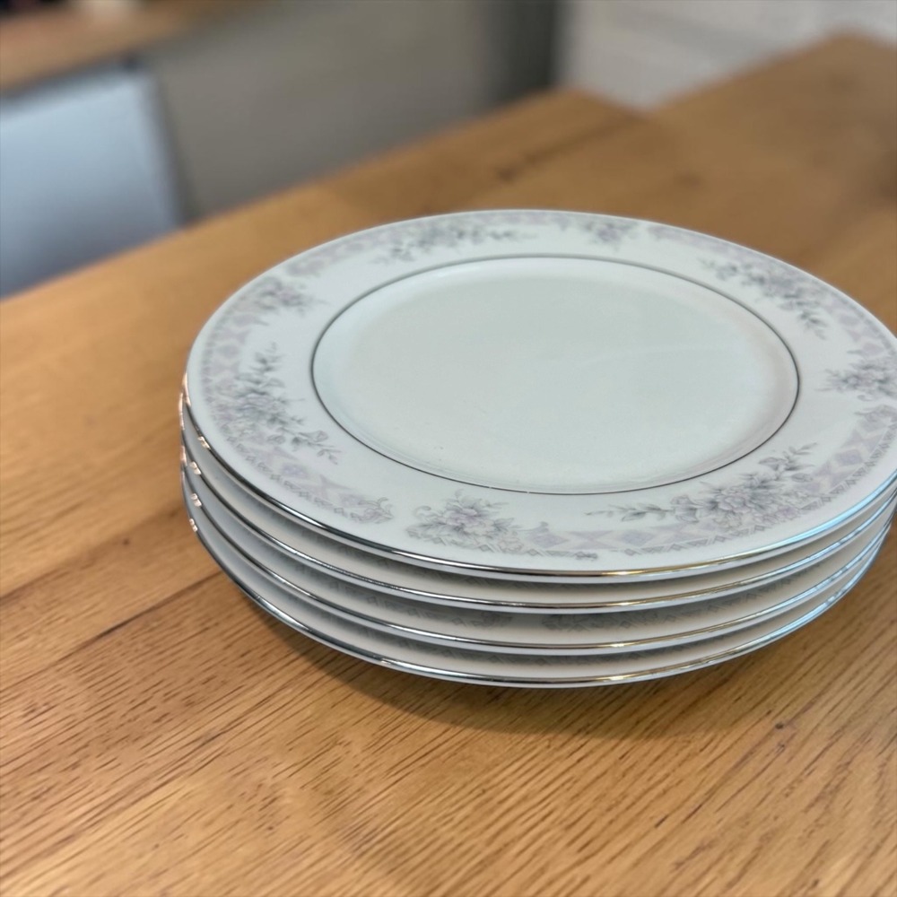 Set of 4 Sango Majesty Collection Romantica 8396 Dessert / Bread Plates 7.5"
